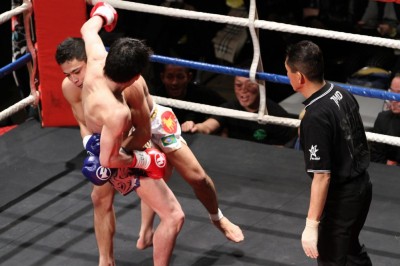【写真】Revelsでキックにも挑戦しているヒロ・ヤマニワ。手塚との目まぐるしいグラップリング戦の展開なるか(C)MMAPLANET