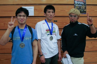 【写真】パン柔術がパンナムと呼ばれていた10年前、吉岡はライトフェザー級で2位になっている。中は茶帯フェザー級準優勝の関口和正、右は黒帯ライト級3位になった杉江大輔(C)MMAPLANET