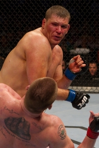 【UFC114】ルソウが苦戦を跳ね返す、KO劇見せる