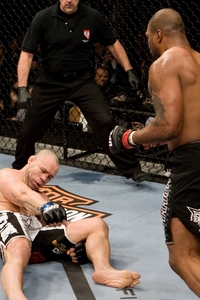 【UFC92】ジャクソン、“因縁”シウバをKO葬