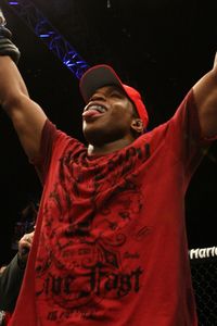 【UFC108】デイリー、同士打ちでハザレーに殴り勝つ