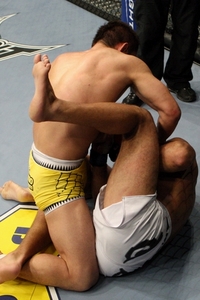 【UFC106】宇野、“らしさ”見せ首の皮一枚残るドロー