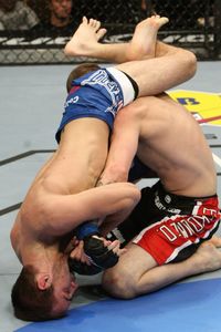 【UFC108】コール・ミラーが揃い踏みローゾン弟に横三角