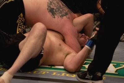【TUF10】第5週 元UFC戦士シムズ、失神一本負け