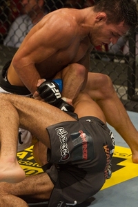 【UFC112】”殴る柔術家”ドスアンジョス、華麗に一本勝ち