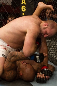【UFC115】ロズウェル判定勝利も、攻防は大味に