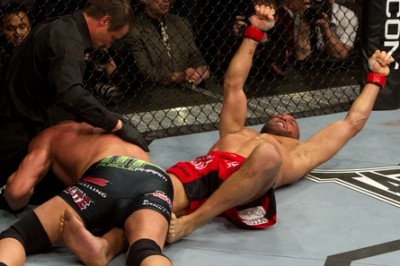 【UFC109】クートゥアーが鉄人戦制す、ホーレスは完敗