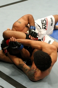 【UFC107】崖っぷち対決は、ジョンソンに軍配