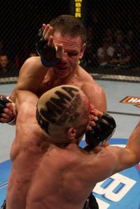 【UFC113】デイビス、ゴーレーから2度のダウン奪う快勝