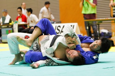 【GI 2015】日本で最も長い歴史を持つプロ柔術大会のメイン、五味隆典に細川顕が挑む