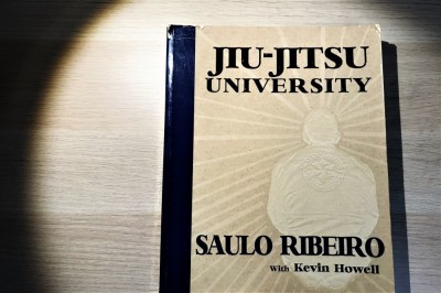 【The Fight Must Go On】Amazonで星4.9のサウロ・ヒベイロの柔術が詰まった一冊「Jiu-Jitsu University」
