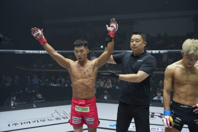 【Road FC70】黒井海成、スクランブルの攻防から三角絞めを極められてジョングンに一本負け