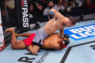 【Road to UFC S04 Ep02】迫力&気合十分のタウがティルトにTKO勝利。準決勝でイン・シュアイと対戦 【Road to UFC S04 Ep02】迫力&気合十分のタウがティルトにTKO勝利。準決勝でイン・シュアイと対戦