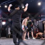 【Breakthrough Combat04】上田が積極的な打撃で石井を後退させるも2Rのローブローでノーコンテスト