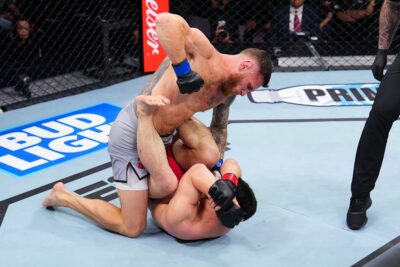 【Road to UFC S04 Ep03】佐藤はHEX王者キャンベルの左ヒザでダウン→ヒジ連打を受けて止められる 【Road to UFC S04 Ep03】佐藤はHEX王者キャンベルの左ヒザでダウン→ヒジ連打を受けて止められる