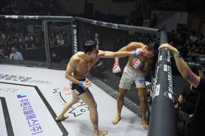 【Road FC73】終了直前の逆転KO。ダウンを奪われたユン・テヨンがパク・シウォンを削って倒す 【Road FC73】終了直前の逆転KO。ダウンを奪われたユン・テヨンがパク・シウォンを削って倒す