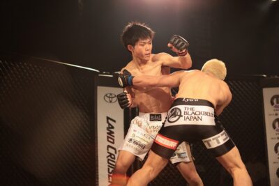 【TORAO36】親川のTDを切り返した打威致がヒジ&パウンド連打から右の一撃でKO