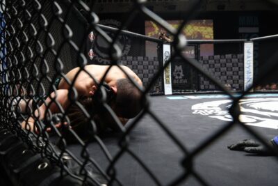 【Shooto2025#06】シモンスズキ、安芸柊斗のパンチを被弾しながらもケージ際のTD→RNCで一本勝ち