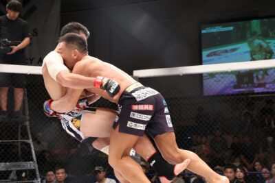 【DEEP127】ストラッサーがTD＆トップキープで佐藤に判定勝利。約3年10カ月ぶりの白星を掴む