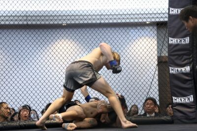 【TTFC11】速い、強い――パンチの回転で上回るマヨッキ、石井にケージを背負わせ右でフィニッシュ 【TTFC11】速い、強い――パンチの回転で上回るマヨッキ、石井にケージを背負わせ右でフィニッシュ