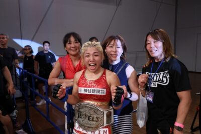 【DEEP JEWELS50】初戴冠。緊張の1R&2Rから最終回に攻めた万智がパク・シウをスプリットで下す 【DEEP JEWELS50】初戴冠。緊張の1R&2Rから最終回に攻めた万智がパク・シウをスプリットで下す