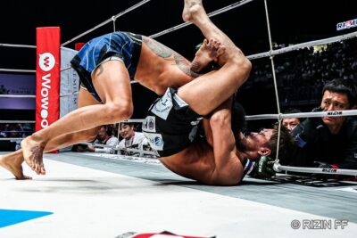 【RIZIN51】共に顔面が腫れ上がる熱戦。右ヒジでグラつかせ、三角&ギロチンを狙った梅野が芦澤に競り勝つ