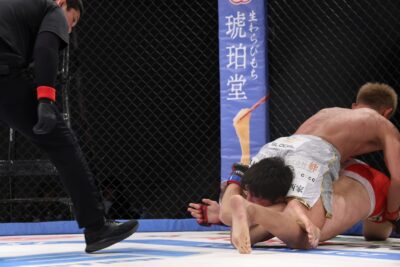 【DEEP Tokyo Impact2025#05】阿部が小林のシングルレッグを潰してからの横三角絞めで絞め落とす
