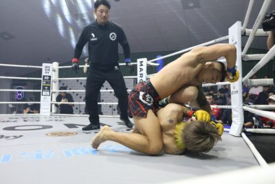 【TKOF06】中国のタン・フォンが衝撃のKO勝利！後方への投げを決め、右ストレートからパウンドアウト