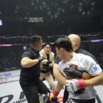 【Road FC75】ジュンゴンがジェボクの足の負傷でTKO勝利。試合後に王者ジョンヒョンを挑発するも… 【Road FC75】ジュンゴンがジェボクの足の負傷でTKO勝利。試合後に王者ジョンヒョンを挑発するも…