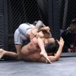 【VT : R ZERO】松本の金的蹴りをかわしたメネギン。素手パンチ&頭突きを凌ぎ、下から三角絞めを極める 【VT : R ZERO】松本の金的蹴りをかわしたメネギン。素手パンチ&頭突きを凌ぎ、下から三角絞めを極める