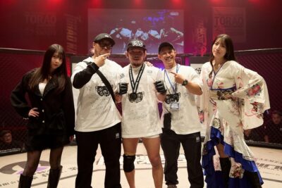 【TORAO37】オーソで右を打ち込んだ宇野。グラウンドも毛利をコントロールし、6年振りのMMA白星