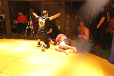 【PFC39】お互いチャンスを作った1Rを経て、2RにペイトンがカタナマンにRNCを極めてヘビー級王座獲得