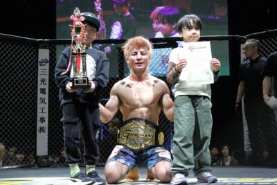 【Grachan80】激しい打撃の応酬&組みの攻防の末、小田魁人が小林大介に右を打ち込みパウンドアウト