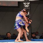 【DEEP JEWELS52】初回はスクランブルに持ち込んだ竹林、2Rにケージ際のヒザ連打で海咲を沈める