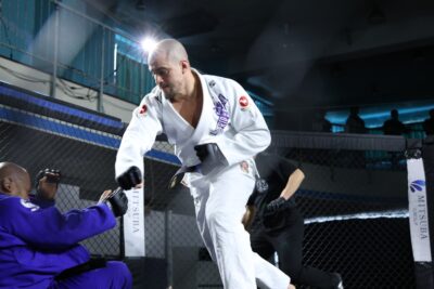 【ROMAN04】マルロン・ゴドイ、石川健太郎を右フックからの連打でレフェリーストップに追い込む