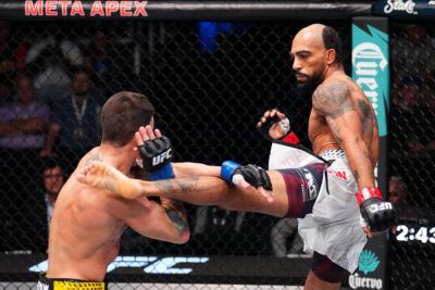 【UFN269】詰めるシウバ。ジョンソンは蹴り&ジャブで捌き、ヒザ&ヒジでスプリット判定勝ち