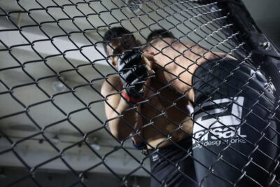 【ROMAN04】VTならでは――ケージ掴みを活用したヨースキストー。打撃で石川を沈めて30分の戦いを制す