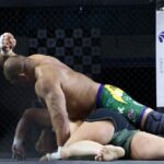 【ROMAN04】小路が右ローを効かせるも、関根が投げでTD→パウンドとヒジ連打で仕留める