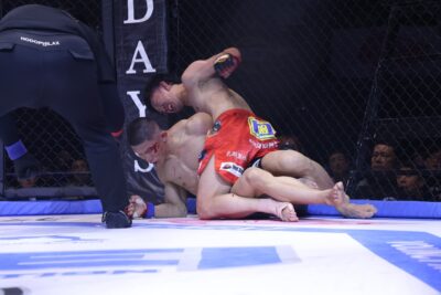 【DEEP131】距離を支配して打撃と組みを混ぜる。瀧澤がMMAで雅を上回り、3RにパウンドでTKO勝利