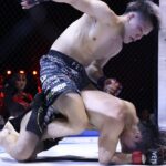 【DEEP131】激しいグラウンド勝負から、最終回に畳みかけた知名が杉山に判定勝ちで新ストロー級王者に