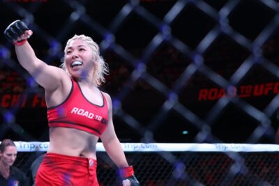 【Road to UFC S05 OR#02】アネリャのヒザ十字を潰した万智がパウンドアウトで準決勝進出!!