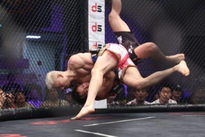 【Lemino Shooto06】持ち前の強打と豪快な投げを見せた杉本、岡田の反撃を振り切って判定勝利