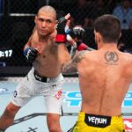 【UFN278】伸びる右ストレート&アッパー。ダウンを奪ったチャイレスがシウバをRNCで仕留める