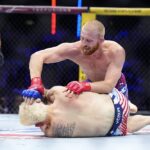 【UFC Freedom250】超一流レスラー=ボー・ニコルが、ワンツーを打ち抜きダウカウスをパウンドアウト