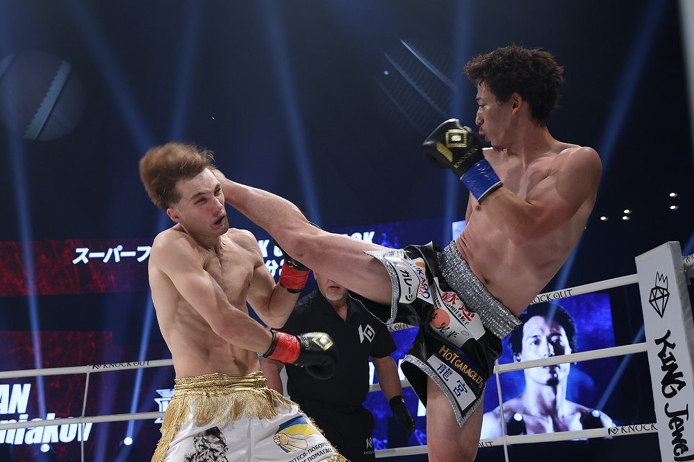 KNOCK OUT65】BLACKウェルター級王者ポズドニアコフが松岡を右で三度