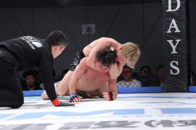 【DEEP132】連敗脱出の逆転勝利!! 五明が開始早々に右でダウンを奪われるも、RNCで太田を絞め落とす