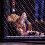 【LFA238】背後からの肩固め=ルオトロチンで、エルベチ・ソウザがポルティーリョを静かに落とす